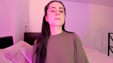 Snapshot of guccipussy1 chatting on March 4, 2025, 5:34 pm Elena online show from March 4, 2025, 5:34 pm