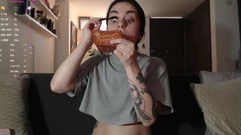 Snapshot of guccipussy1 chatting on September 18, 2025, 7:27 pm Elena online show from September 18, 2025, 7:27 pm