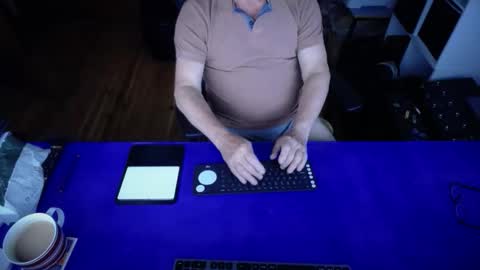 guesswhatigot2 online show from October 6, 2025, 8:12 am