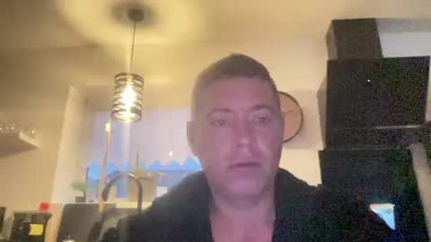 guil0 online show from September 18, 2025, 9:11 am