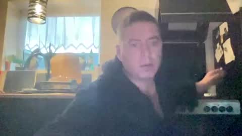 guil0 online show from November 12, 2025, 10:37 am