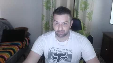 Snapshot of guillaume666286050 chatting on April 26, 2026, 8:12 am guillaume666286050 online show from April 26, 2026, 8:12 am