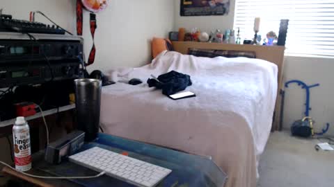 Snapshot of guitarsexgod2 chatting on June 18, 2026, 10:58 pm guitarsexgod2 online show from June 18, 2026, 10:58 pm