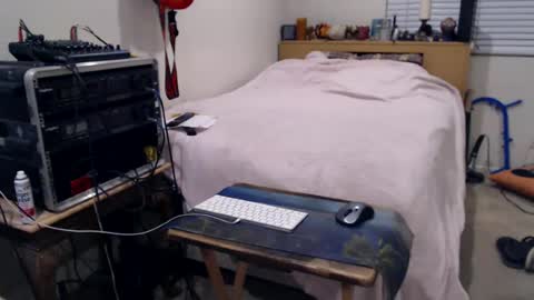 Snapshot of guitarsexgod2 chatting on July 20, 2026, 8:39 am guitarsexgod2 online show from July 20, 2026, 8:39 am