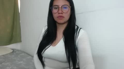 Vane blonde and Hazell black hair online show from November 25, 2025, 5:57 pm