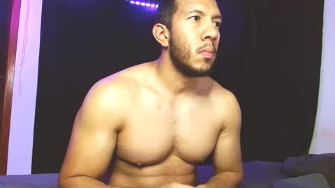 holl latino online show from November 24, 2025, 4:23 am