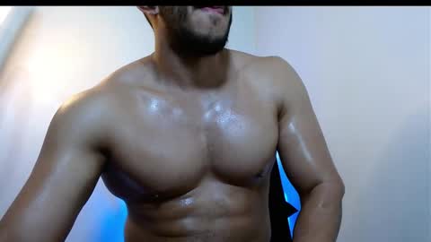 holl latino online show from April 18, 2026, 9:15 pm