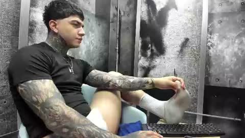Snapshot of gury_tattoo chatting on June 19, 2026, 8:56 pm Gury online show from June 19, 2026, 8:56 pm