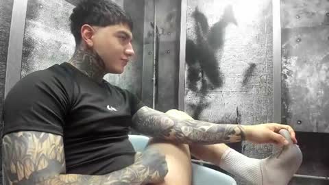 Snapshot of gury_tattoo chatting on June 23, 2026, 6:17 pm Gury online show from June 23, 2026, 6:17 pm
