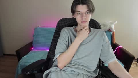 guy_liam1 online show from January 19, 2025, 1:33 pm