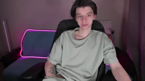 guy_liam1 online show from February 14, 2025, 7:33 pm