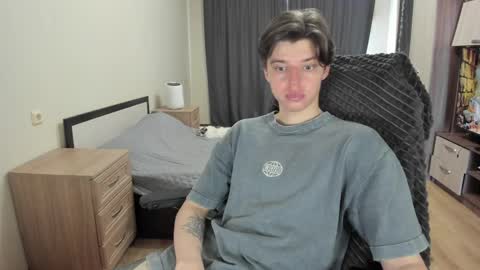 guy_liam1 online show from April 5, 2026, 7:49 am