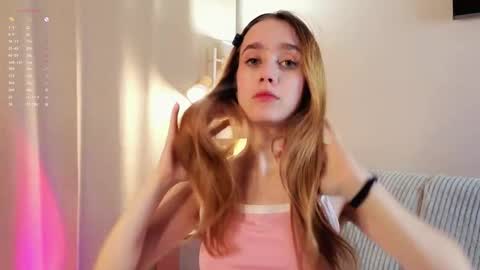 Julia online show from November 7, 2025, 1:05 am