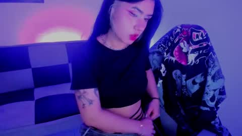 gwenhazel online show from September 15, 2025, 11:54 am