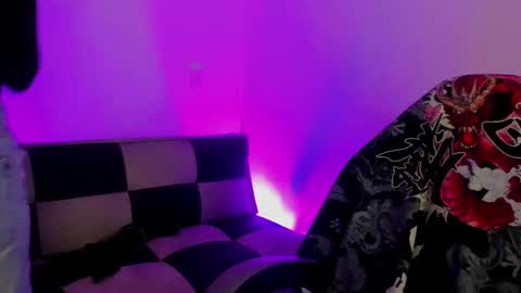 gwenhazel online show from September 18, 2025, 11:12 am