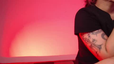 gwenhazel online show from November 19, 2025, 11:10 am