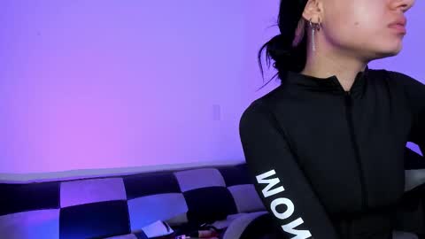 gwenhazel online show from December 5, 2025, 11:19 am