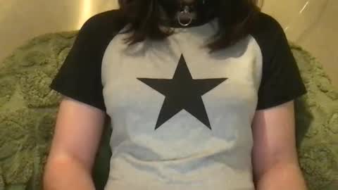 gwenmothly online show from March 19, 2026, 2:37 am