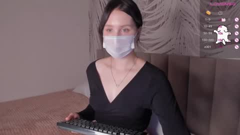   online show from October 4, 2025, 10:13 am