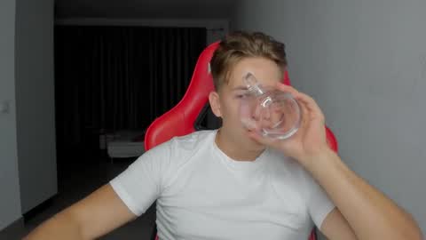 Oliver online show from October 22, 2025, 8:41 pm