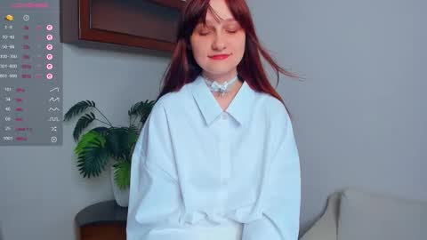 Kelly  Lilly online show from September 16, 2025, 6:53 pm