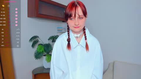 Kelly  Lilly online show from September 20, 2025, 6:53 pm