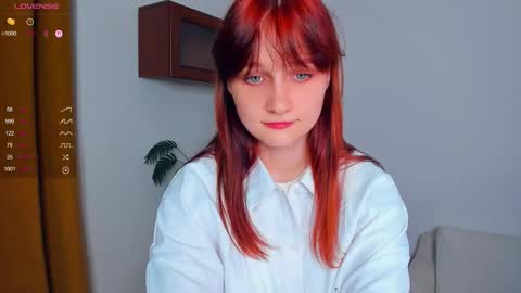 Kelly  Lilly online show from September 23, 2025, 6:55 pm