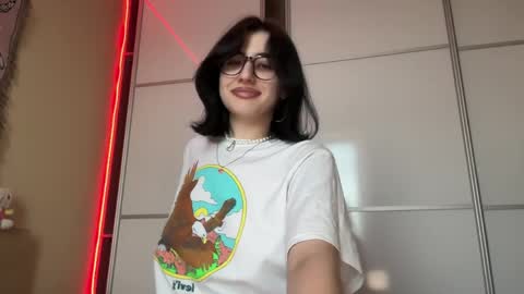 Snapshot of h3l9a_pataki chatting on May 14, 2026, 5:09 pm Helga online show from May 14, 2026, 5:09 pm