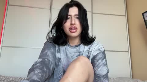 Snapshot of h3l9a_pataki chatting on July 23, 2026, 4:27 pm Helga online show from July 23, 2026, 4:27 pm