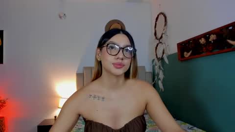 Snapshot of h3y_mia3 chatting on June 6, 2026, 4:17 am Paulina online show from June 6, 2026, 4:17 am