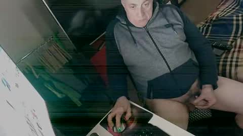 hacknoob62 online show from December 14, 2024, 12:55 pm