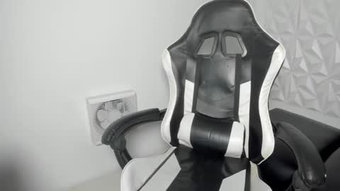 hade_x online show from March 4, 2026, 5:19 pm