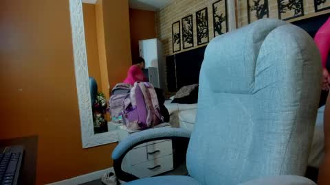 hadelyn_lee online show from April 2, 2026, 3:37 am