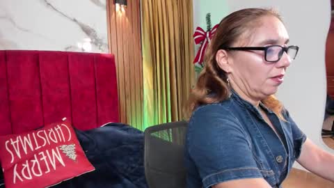 Hailey online show from December 2, 2025, 12:21 pm