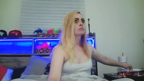 Hailey and d online show from December 10, 2024, 12:06 am