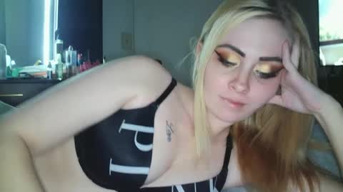 Hailey and d online show from December 16, 2024, 4:55 am