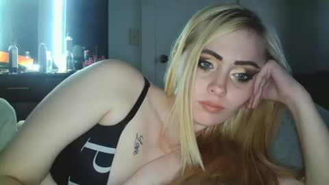 Hailey and d online show from December 17, 2024, 10:43 pm