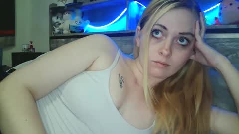 Hailey and d online show from February 11, 2025, 11:54 pm