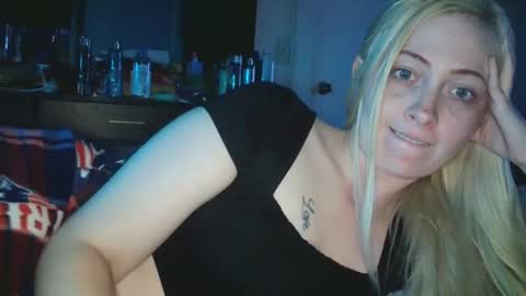 Hailey and d online show from November 3, 2025, 6:14 am