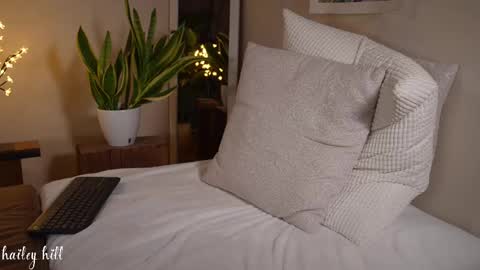 HaileyHill online show from February 14, 2025, 1:02 am