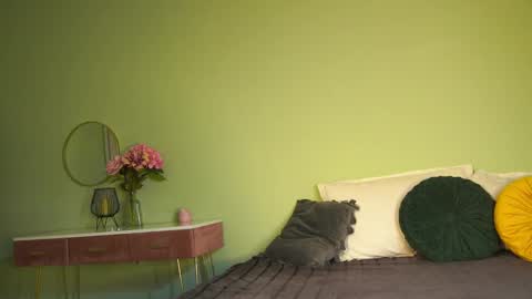 Hailey online show from February 20, 2025, 4:18 am