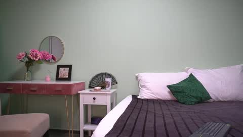 Hailey online show from September 18, 2025, 3:08 am