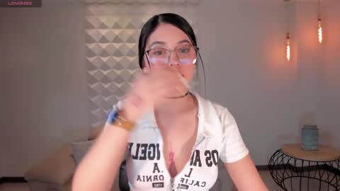 Hailey online show from November 29, 2025, 12:19 pm