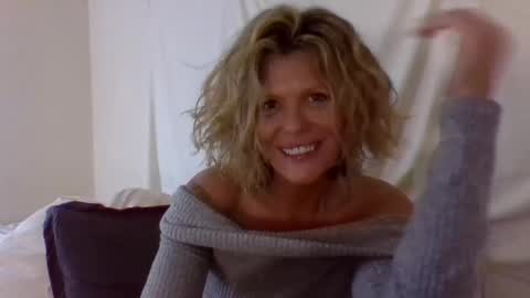 Hailey online show from December 13, 2024, 3:49 am