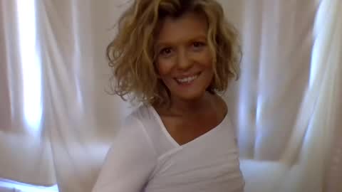 Hailey online show from December 20, 2024, 10:43 pm