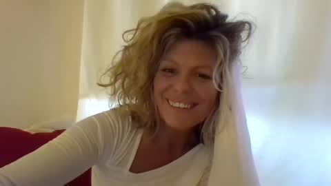 Hailey online show from February 2, 2025, 11:32 pm