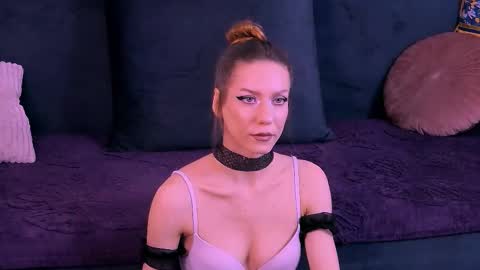 Carla online show from November 14, 2025, 9:02 pm