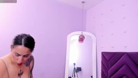 haileystonei online show from February 10, 2025, 11:46 am