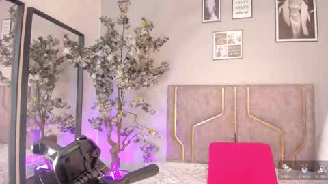 haileystonei online show from November 8, 2025, 11:32 am