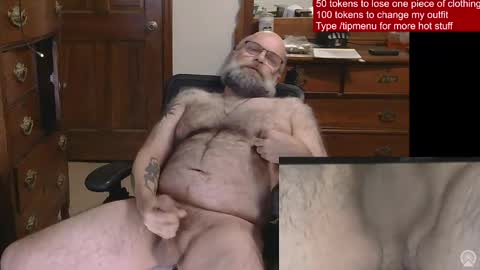 Snapshot of hairydaddybear69 chatting on May 6, 2026, 1:14 am HairyDaddyBear69 online show from May 6, 2026, 1:14 am